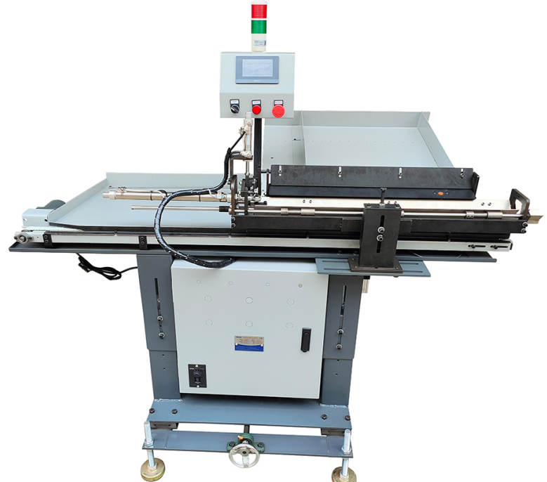 Automatic feeder for thread rolling machine